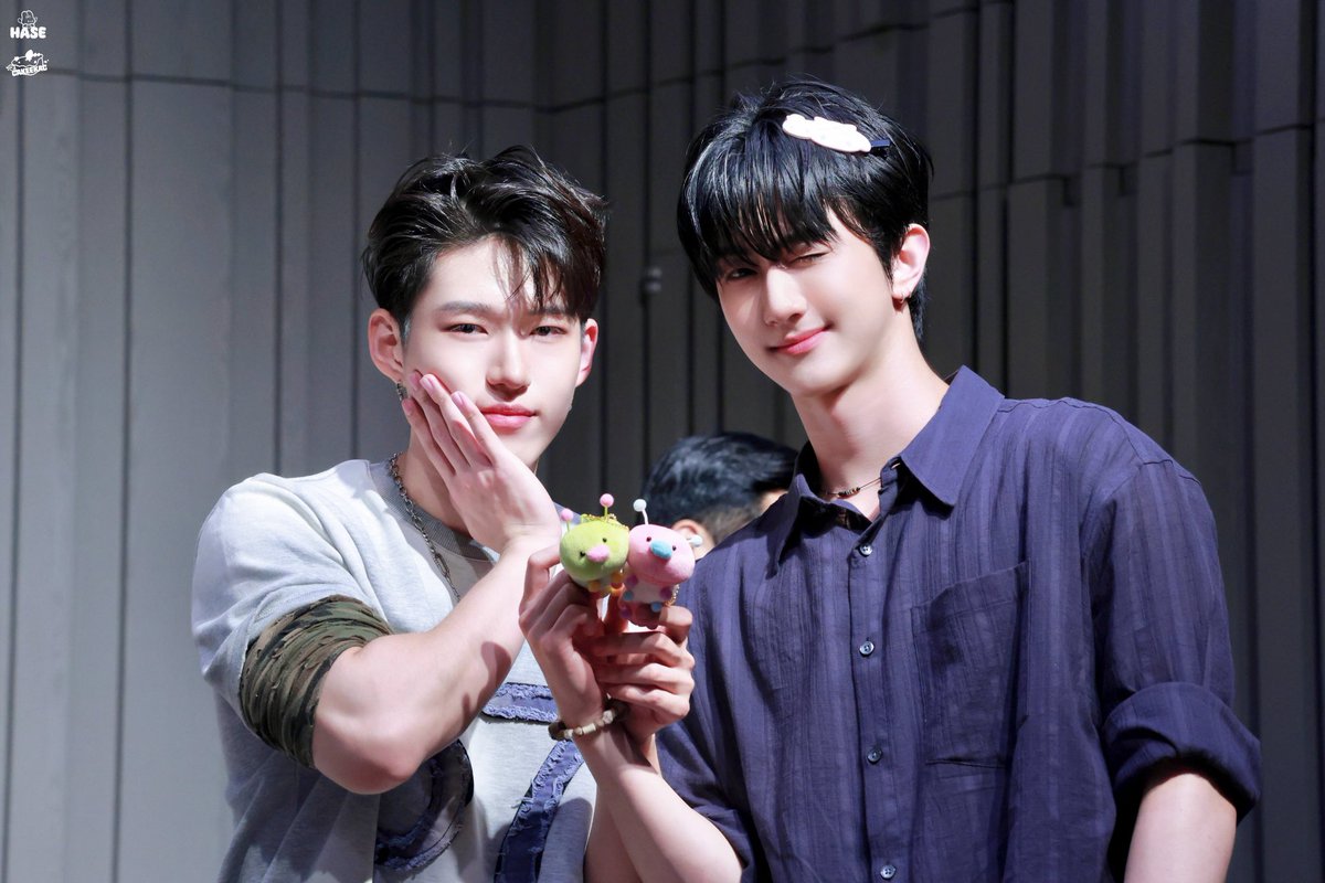 250711 비트로드 

🩷💚

#YOUNITE #유나이트
#DEY #데이 #경문 #KYUNGMUN