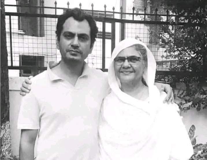 میری ماں نے کہا تھا
"کچرے کے ڈھیر کی بھی جگہ بدلتی ہے، تم تو پھر بھی انسان ہو، تمہارا بھی دن آئے گا"

نواز الدین صدیقی