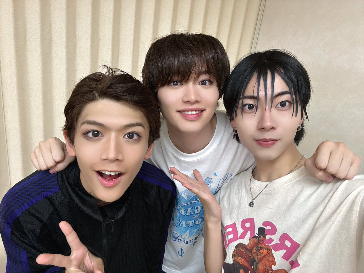 ミュージカル『テニスの王子様』4thシーズン
全国大会 青学vs氷帝

東京千穐楽ありがとうございました！
本当に毎日幸せでした。

次は大阪公演です☻
またお会いできるのを楽しみにしております🥹

今日はりくくんとゆうとくんと📸
いつもお2人の姿を見て勉強させてもらってます📓

 #テニミュ