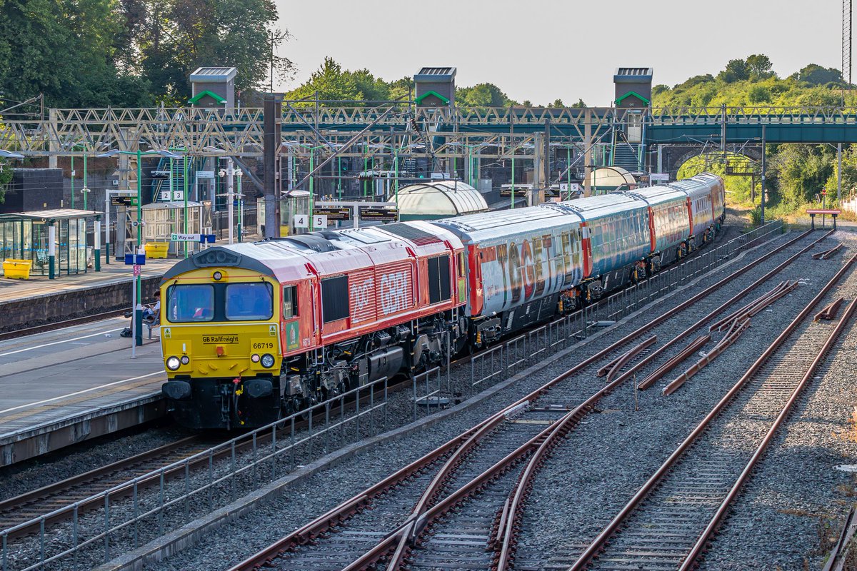 50039 (@implacable_39) on Twitter photo Lengthening shadows as an immaculate 66719 leads the <a href="/railway200/">railway200</a> Inspiration Train through Tring, bound for a weekend at London Euston
11-Jul-25 Lengthening shadows as an immaculate 66719 leads the <a href="/railway200/">railway200</a> Inspiration Train through Tring, bound for a weekend at London Euston
11-Jul-25