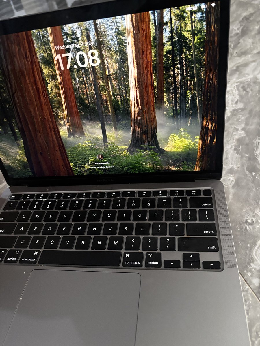 retkoolvr's tweet photo. WTS MacBook Air M1 2020 8/256. 
💸8,2Jt NETT. 

- kamera dan speaker jernih, keyboard mulus
- BH 90% 
- box, surat2, power adapter ori, cable IT (beli di iBox)
- pemakaian baru dua tahun
- minus di ujung ada damage sedikit

COD BOGOR https://t.co/vDauIJZlQp