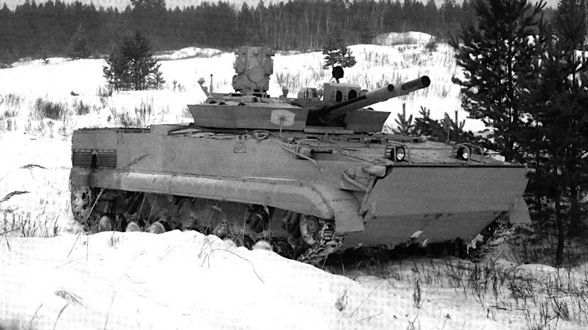 BMP-3M prototype fitted with the ARENA-E APS system photographed during factory trails conducted by Kurganmashzavod in the early 2000s.