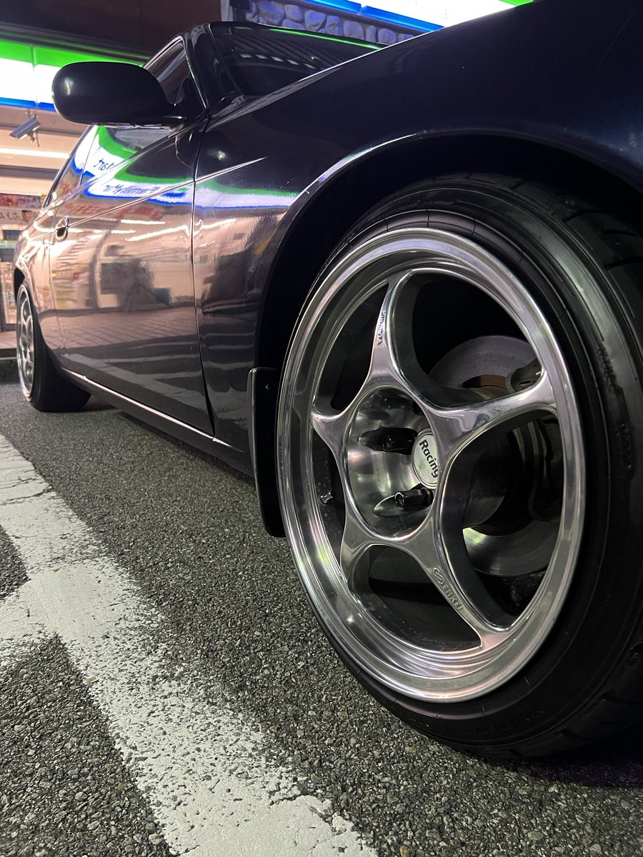 takayam65473673's tweet image. 魂のこもったホイール譲ってもらってカスタム階段結構吹き飛ばした。
