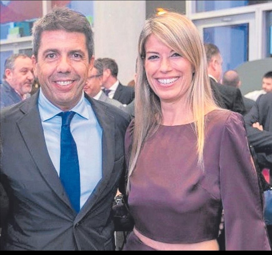 FonsiLoaiza's tweet photo. Hoy, el criminal de Carlos Mazón del PP ha logrado asegurarse 2 años más con un sueldo público de 75.000 euros. Lleva meses atrincherado en su cargo siendo responsable de la muerte de 224 valencianos por la DANA. https://t.co/eXC8vpNIy3