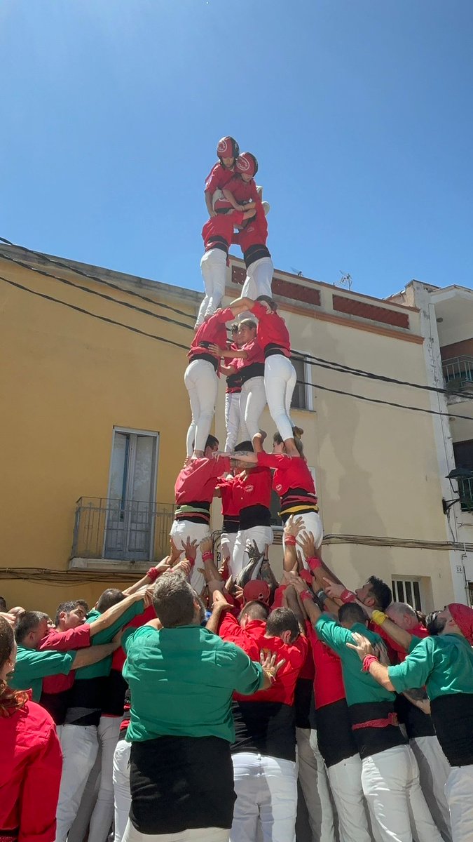 Avui a Banyeres del Penedès, a la nostra segona plaça:

P4ps, 4d7(id), 5d6, 4d7(id), 3d6p, 4d6, 2Pd4, Pd4ps

Gràcies a <a href="/ccerdanyola/">Castellers de Cerdanyola</a> per les pinyes 😍

📸<a href="/nereidaaa16/">Nereida García Márquez</a>

#minyonsdelarboç #fempinya #somcastelleres