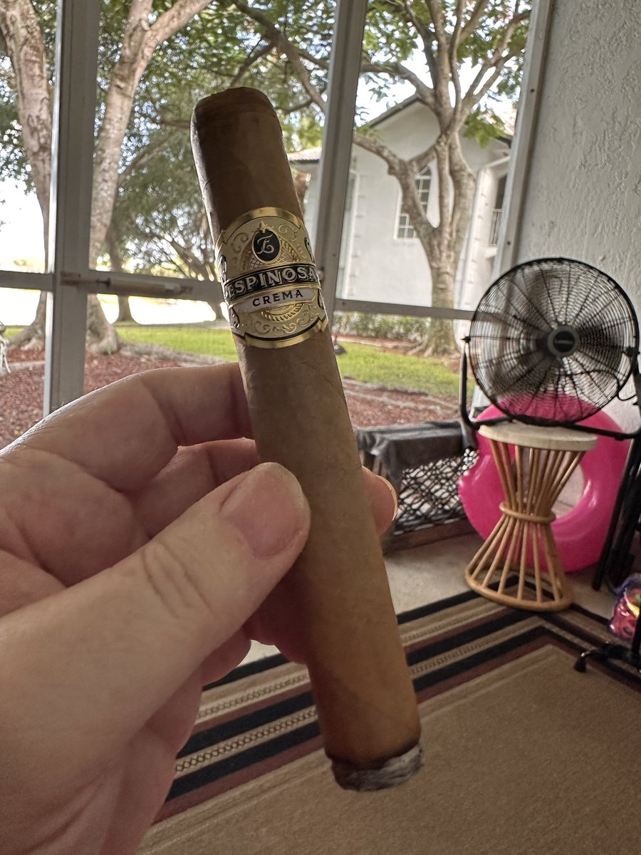 Stogie Chas is smoking Espinosa Crema. Rated with thumbs up! dojoverse.com/news-feed/p/69…