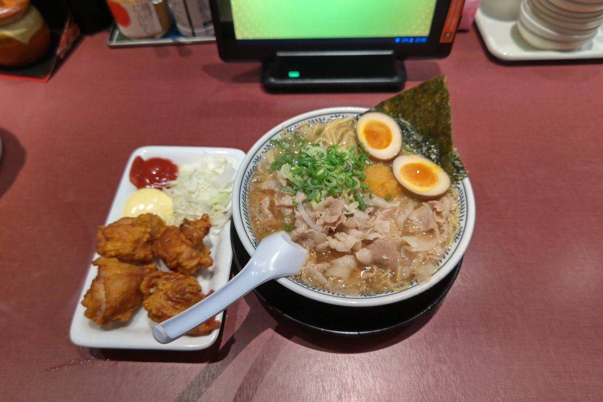 SIRAHIRO2's tweet photo. 丸源ラーメンで肉そばと唐揚げを食べて、その後にアイスクリームを食べるのは至福でした。とても美味しかったっです https://t.co/EvoFtXOCRV