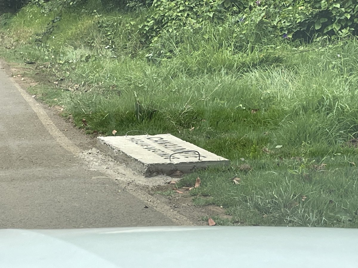 Suarez_Tfe's tweet photo. Se ve que al @AytoTacoronte le apetece ponerse a pagarle gomas reventadas a los vecinos de la zona de Vereda del Medio 🤷🏼‍♀️ https://t.co/tzzvbdoROn