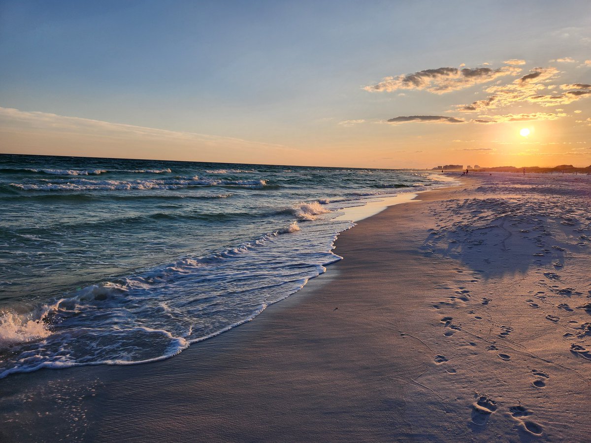 Good Sunday morning ☀️. This is not AI...that is an actual picture of the Gulf of America that I took ❤️