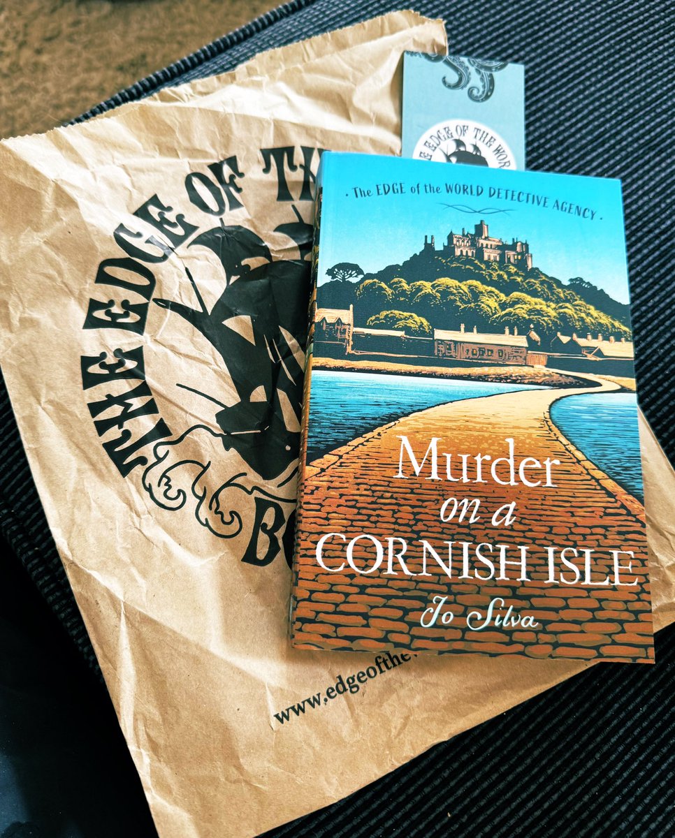 A_ndrew_Reads's tweet image. What are Sunday’s for…if not book shopping. Today, I visited The Edge of the World Bookshop in Penzance! Of course I picked up a local cosy mystery 🕵🏻♂️