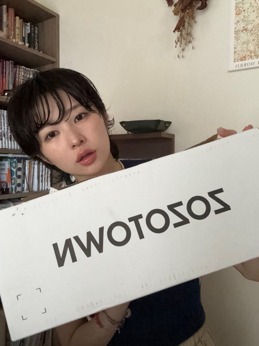 momo_LKALKA's tweet image. #ZOZOSALE箱CP 
届いたので撮ってみました📸
最近はカフェで勉強し、図書館で勉強し、仕事…そんな毎日やけど可愛い服を着ることを楽しみに頑張れてるよ〜

みんなは元気？