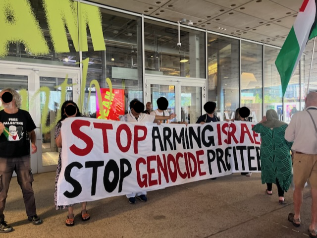 InvisibleMapper's tweet image. Manchester International Festival (@mifestival/@factoryintl) is sponsored by tens of millions of £ by Aviva, who have financial ties w/ Elbit Systems. They profit from genocide and use art washing to try and hide this
People of Manchester say no to art washing in a genocide