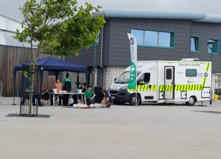 DoverSja's tweet photo. We're here at the Dover Marina Curve supporting day 2 of the #DoverRegatta
Our volunteers are happy to demonstrate life saving skills, come down and enjoy the sun, music and meet our team.
#StJohnPeople #Lifesavers #DoverTeam #EastKentNetwork https://t.co/SJzRtDXdMv