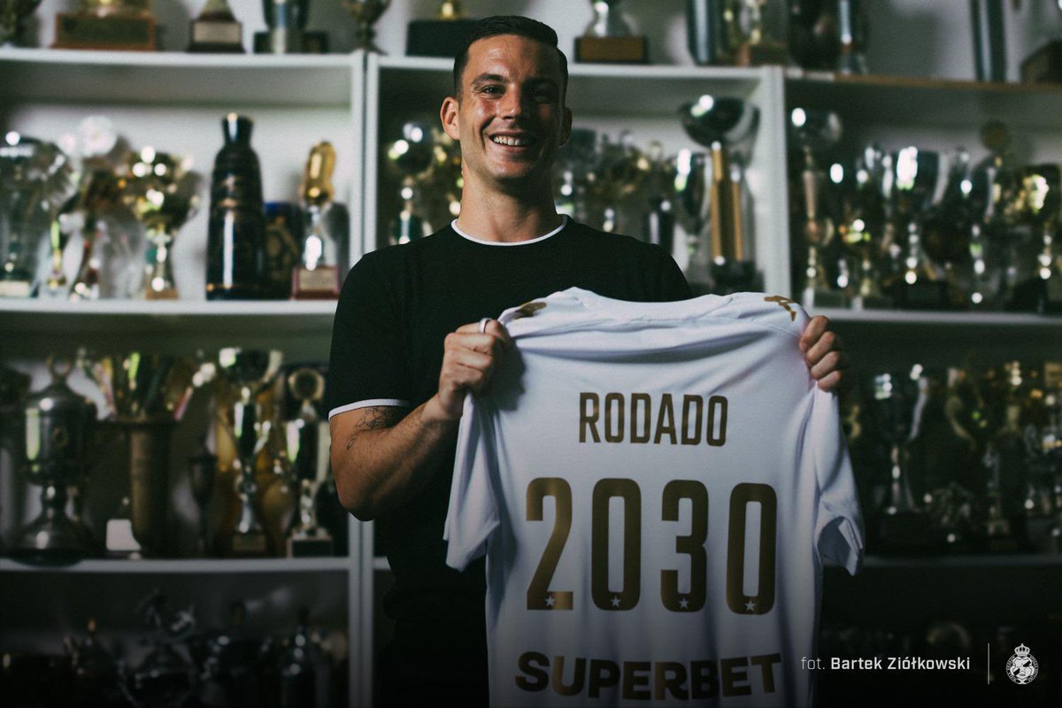 PeterMooreUSA's tweet image. Fan favorite. Dressing room leader. And most importantly a top-class human being.
We at @WislaKrakowSA are proud to announce @rodadoangel9 is staying with the club.
Let’s write the next chapter together !
#RodadoStays #GoWisla
🔵⚪️🔴