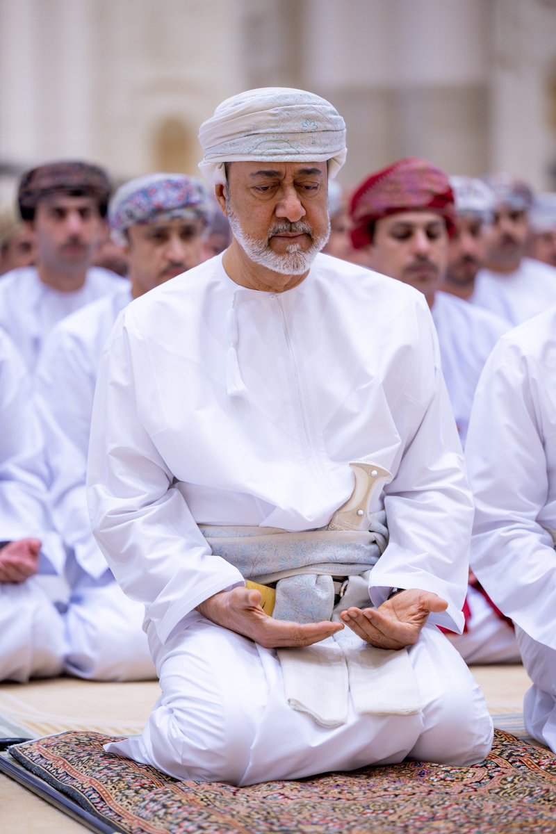 مولاي و والدي أناشدك يا أبتي بالتتدخل لحل موضوعي.لا اريد غير العيش بكرامه وحفظ عائلتي من التشتت وان نعيش يا مولاي بأمان ونحن تحت ظل قيادتكم الحكيمه..اتمني من الجميع التفاعل معي اخواني تكسبو اجرنا