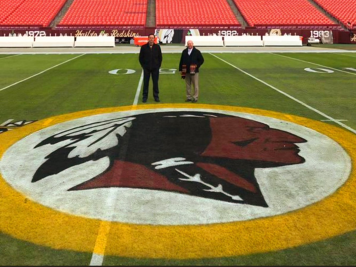 RyanWetzelMT's tweet image. The Great American Indian Warrior my grandfather #BlackieWetzel designed and created, was the most celebrated in sports history. Our family stands proud in honor of the winning culture, my people and the amazing legacy of my grandfather #BlackieWetzel.
#BlackieWetzel #thelogo…