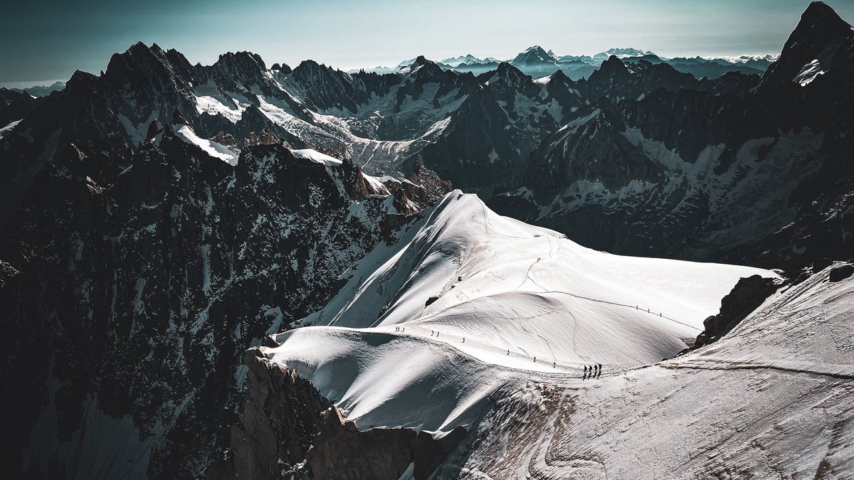 galexeline's tweet photo. #aiguilledumidi #montblanc https://t.co/txh362qzJO