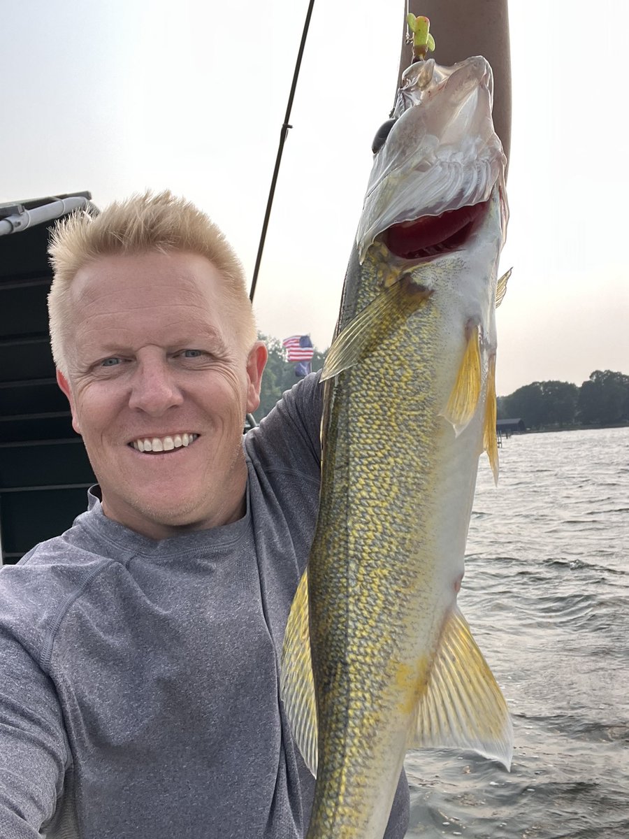 MyersVote's tweet image. To have these opportunities to create memories we need to protect Minnesota waters. Special thanks to the neighbors for the use of their dock. #fishing #lakeminmetonka #memories #yourbackyard #togetherwecan #cleanwater
