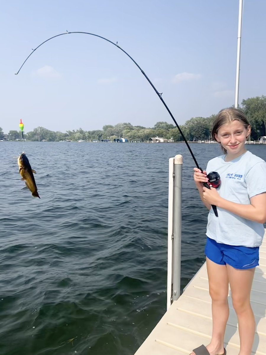 MyersVote's tweet image. To have these opportunities to create memories we need to protect Minnesota waters. Special thanks to the neighbors for the use of their dock. #fishing #lakeminmetonka #memories #yourbackyard #togetherwecan #cleanwater