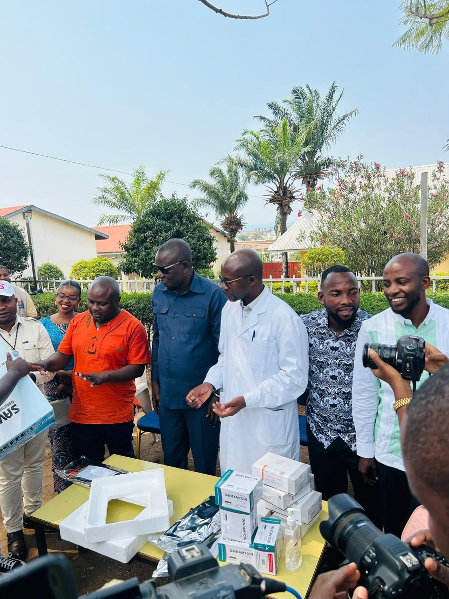 Le Ministre d’État Ministre du Budget Aimé BOJI SANGARA dote l’Hôpital Général de Kasenga d'un lot important d’équipements de conservation et de transfusion sanguine ainsi que de médicaments.

Il s'agit plus précisément de 
2 réfrigérateurs BM300 SDD pour la conservation du sang