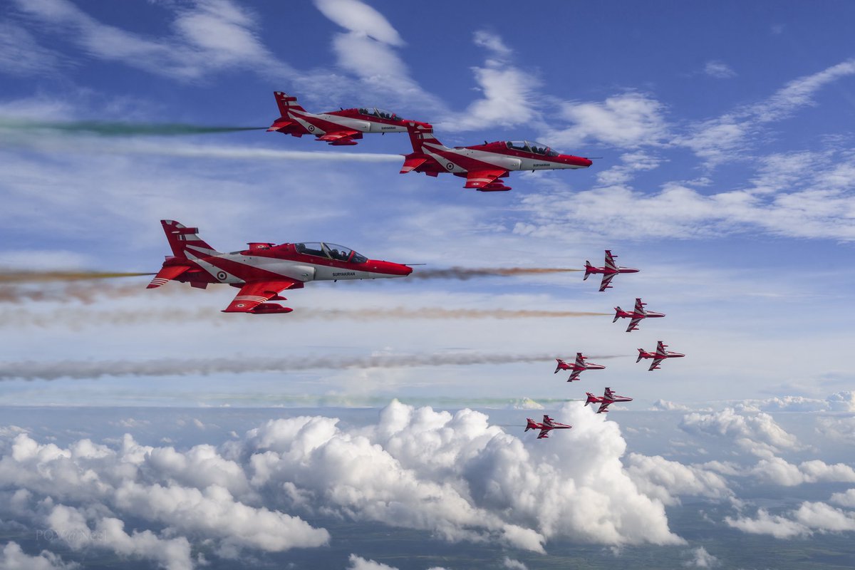 Suryakiran_IAF's tweet image. This picture shows the The Synchro Phase of the SKAT Display where the formation splits into smaller groups, flying really low and at lightning-fast speeds. Every pilot relies on high situational awareness & trust in their teammates to be exactly where they need to be.