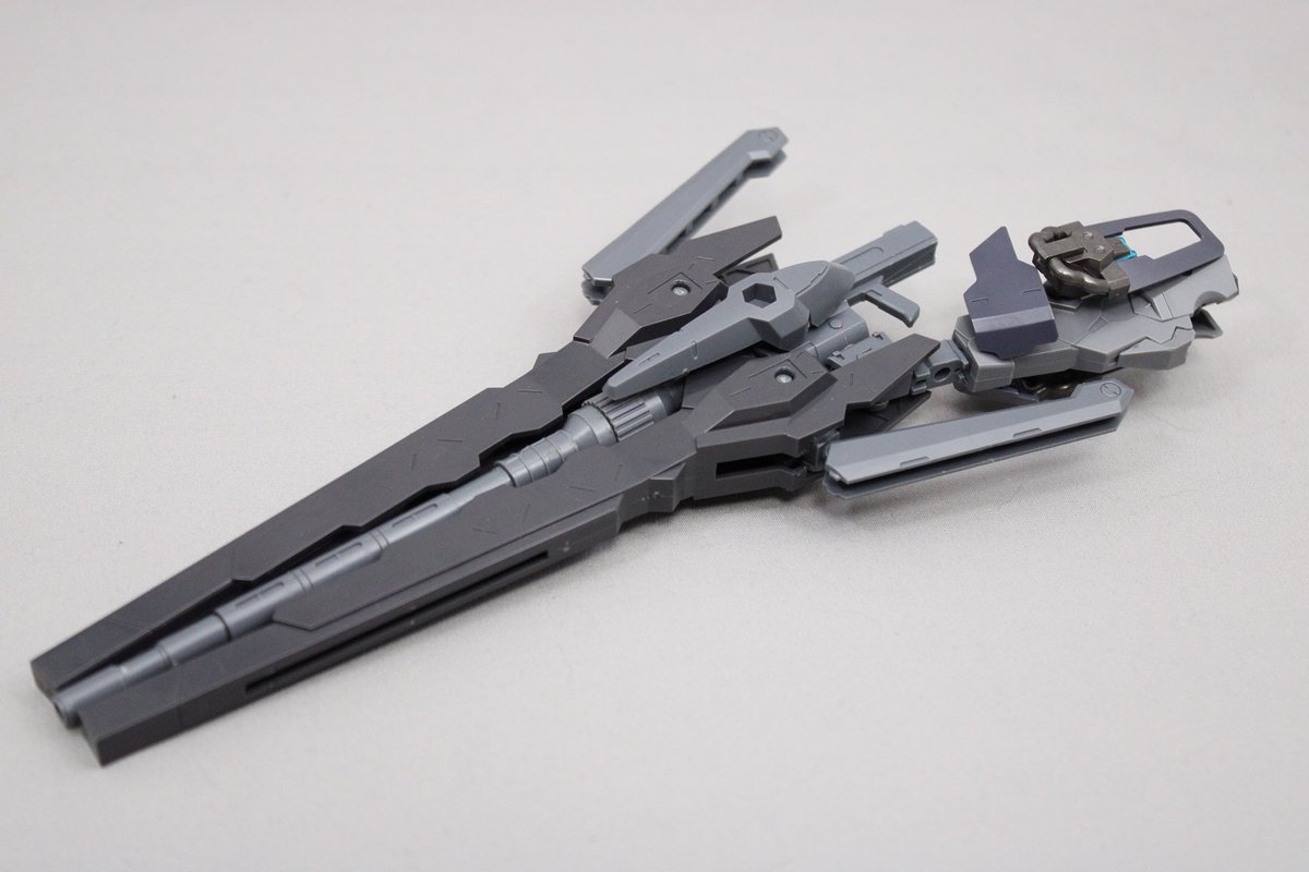 fortresshum's tweet image. 超・大型ライフル、補足。

飛行形態時用に懸架モードへ可変出来ます。
銃身が回転して三ミリ接続が利用可能になる感じ。