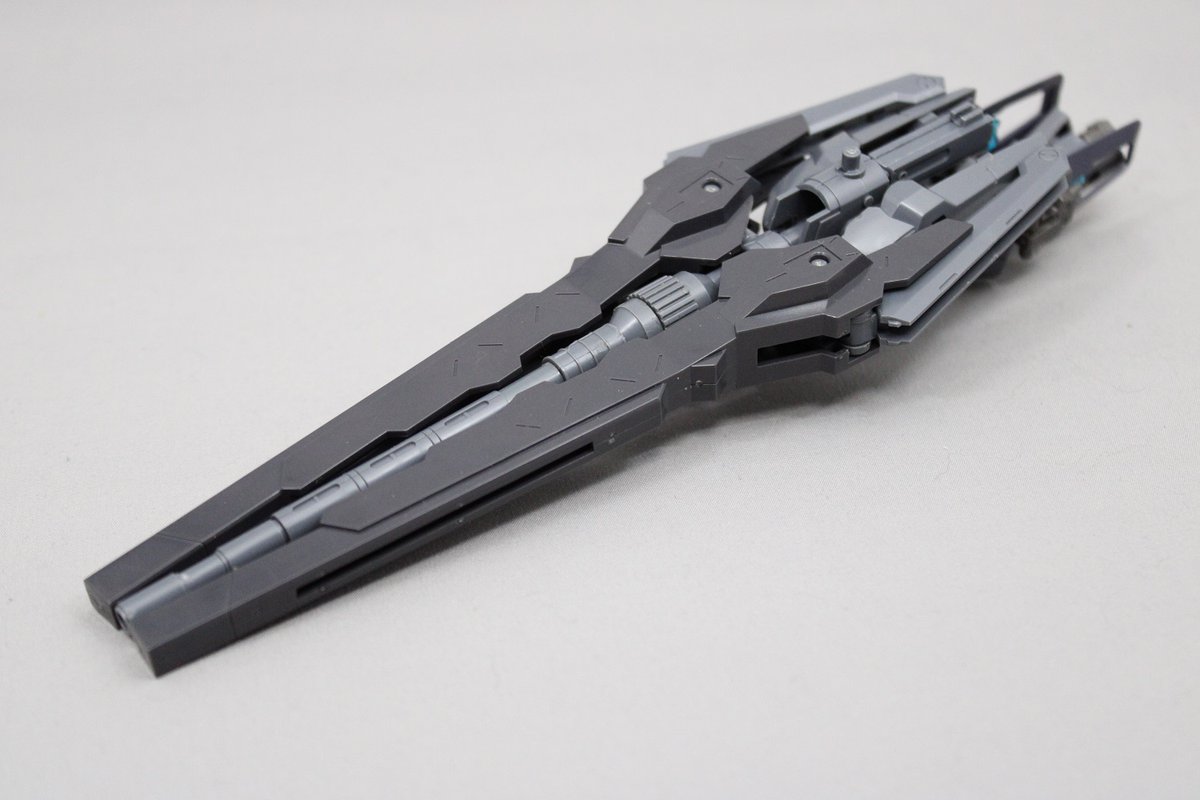 fortresshum's tweet image. 超・大型ライフル、補足。

飛行形態時用に懸架モードへ可変出来ます。
銃身が回転して三ミリ接続が利用可能になる感じ。