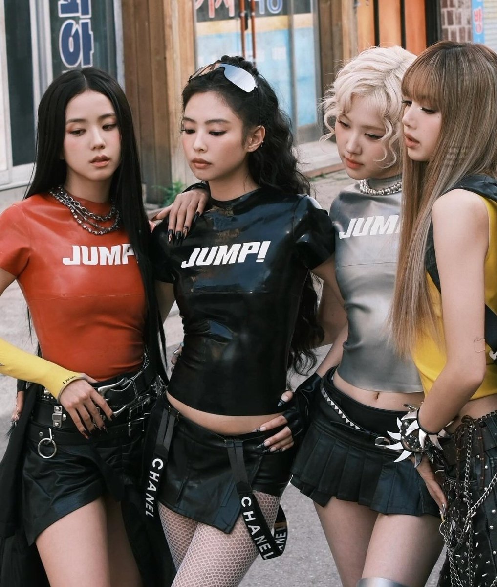 BLACKPINK becomes the first kpop group to achieve three #1 songs on Global Spotify.