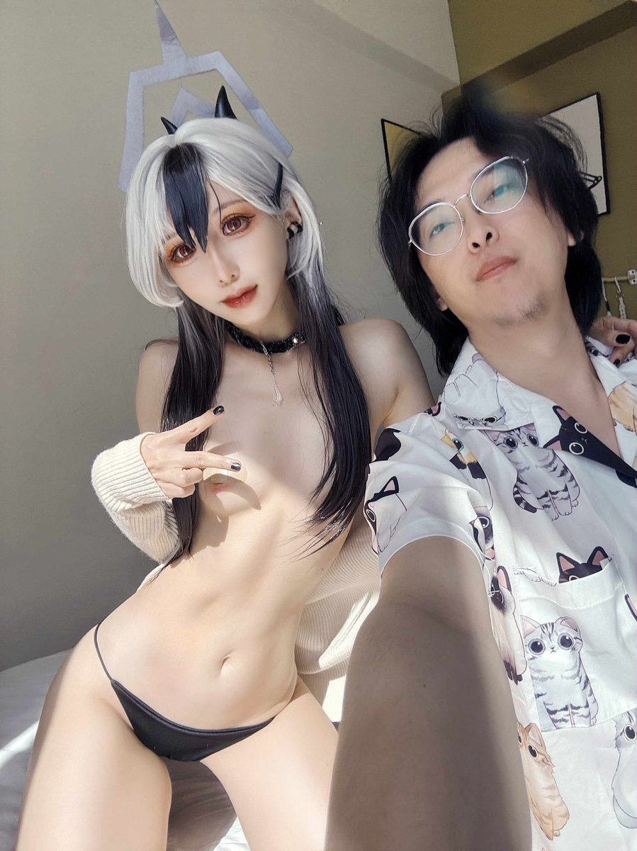 kids媚 (@highg771) on Twitter photo (今日)
🖤🩶🖤
<a href="/raulchen0711/">Instinct本能系AV導演Raulchen/陳洛///大尺寫真攝影師/新人導演</a>
攝影老師:「好感感覺,好可愛💕」
鬼方媚:「可愛…嗎?不要開我玩笑,
老師////」💓
#蔚藍檔案 #鬼方佳世子 #鬼方カヨコ (今日)
🖤🩶🖤
<a href="/raulchen0711/">Instinct本能系AV導演Raulchen/陳洛///大尺寫真攝影師/新人導演</a>
攝影老師:「好感感覺,好可愛💕」
鬼方媚:「可愛…嗎?不要開我玩笑,
老師////」💓
#蔚藍檔案 #鬼方佳世子 #鬼方カヨコ