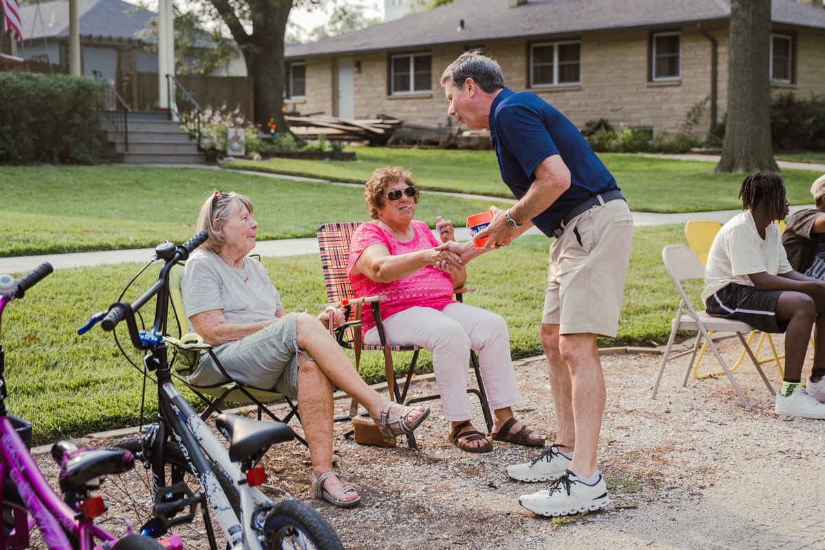 BrinkerHarding's tweet image. Thank you, Ceresco, for the incredible support at last night’s parade! #TeamBrinker showed up and brought the energy once again! ⚡️ #NE02
