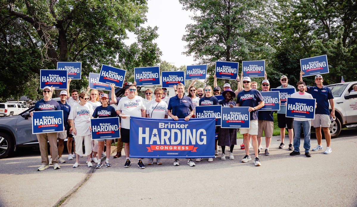 BrinkerHarding's tweet image. Thank you, Ceresco, for the incredible support at last night’s parade! #TeamBrinker showed up and brought the energy once again! ⚡️ #NE02