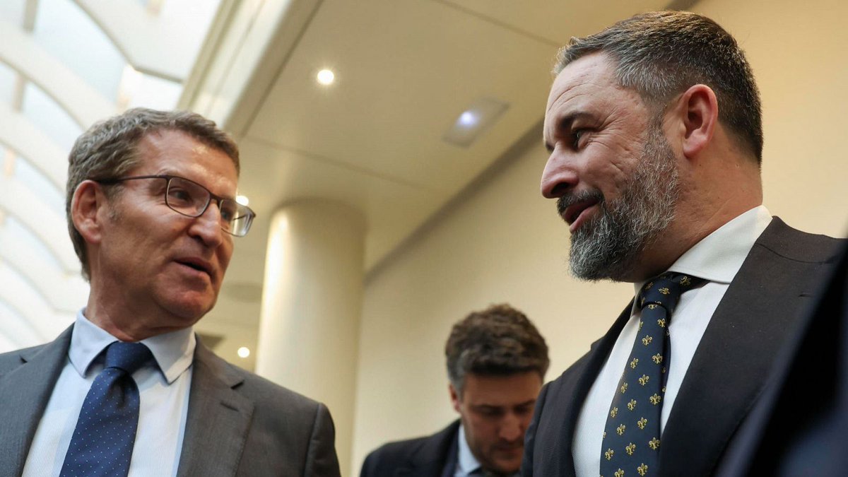 LA DERECHA QUE ALIMENTÓ AL LOBO

Feijóo no cometió un error: cometió una cesión histórica. No dio alas a Abascal por ingenuidad, sino por cálculo. Y como tantos otros antes que él, creyó que podía usar a los bárbaros sin convertirse en uno. Pero el monstruo no se alquila. Se