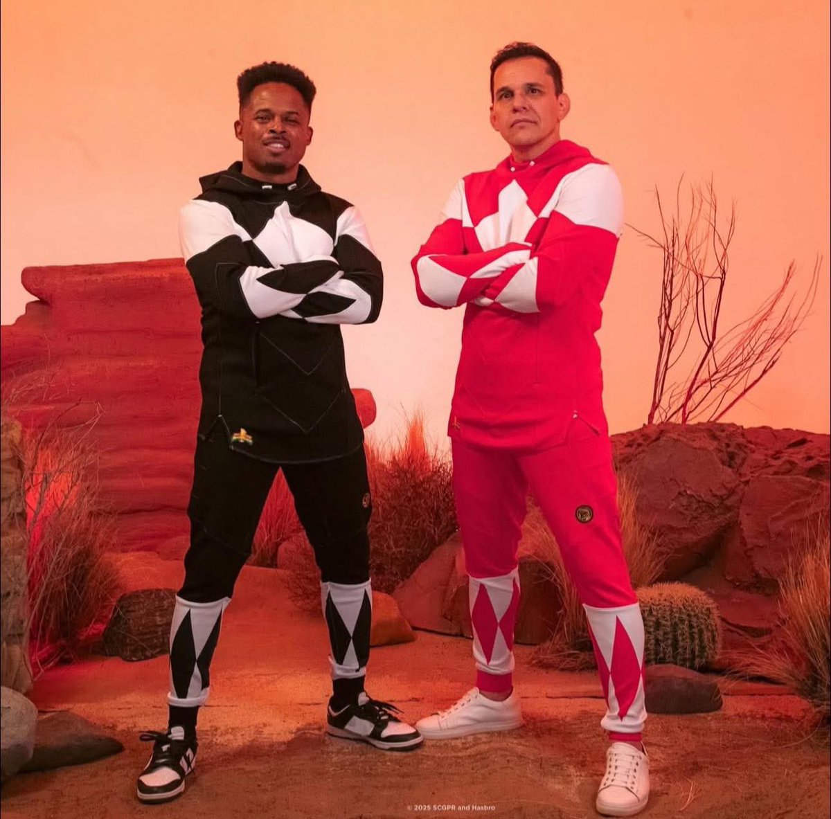ReviewingGlobe's tweet image. Black. Red. Iconic. 🔥⚡️
Two legends repping the Power in style. Who else wants this fit?
#PowerRangers