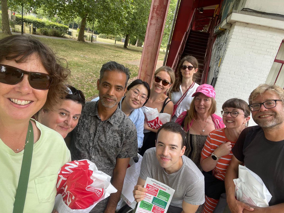 HaringeyLabour's tweet image. Another Haringey Labour team out this afternoon delivering letters to residents in St Ann’s.