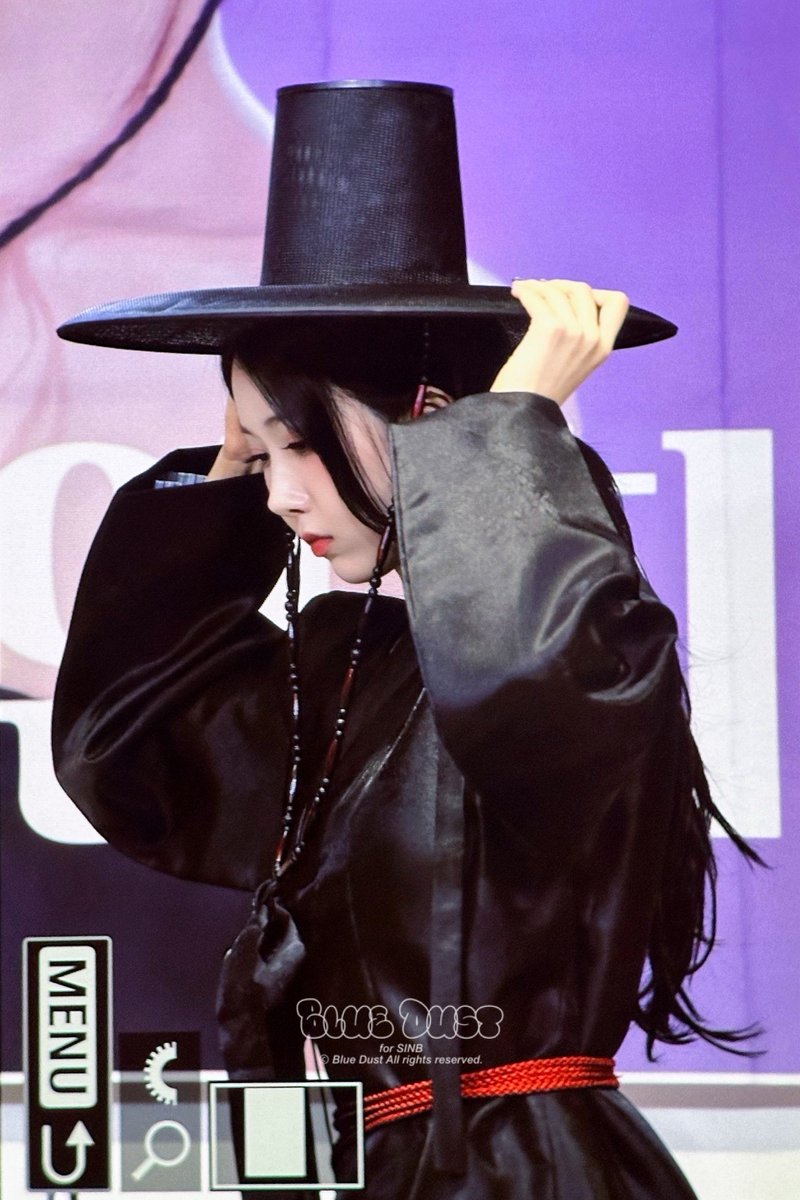 bluedust_sb's tweet image. 250713 ์ ๊ท๋งํํ
์ํผ ๊ฐ๋ค ๋ฐ์น๊ณ ์ถ์ด์ง
#๋น๋น์ง #์ ๋น #VIVIZ #SINB