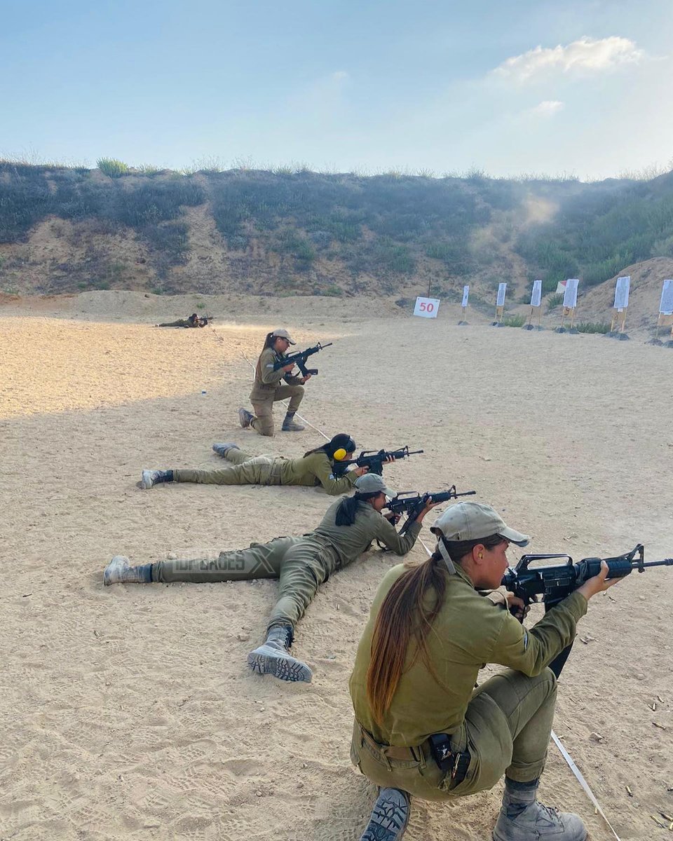 Girls with guns. Hot or not?