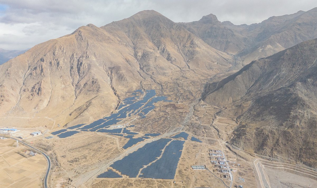The world's first intelligent grid-forming photovoltaic and #energy storage power station, tailored for ultra-high altitudes, low-temperatures and weak-grid scenarios, has been connected to the grid in Ngari prefecture, Southwest China's #Xizang autonomous region.