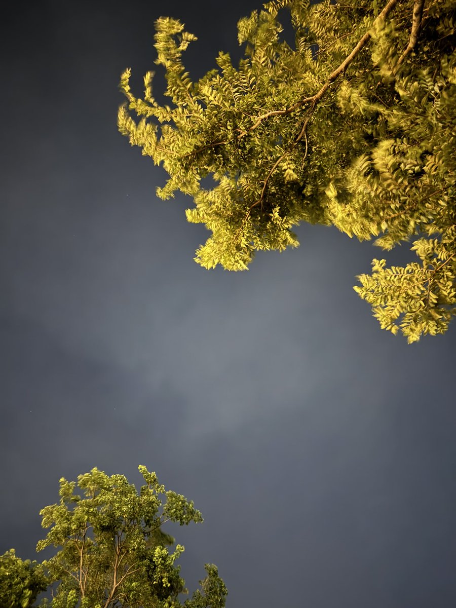 好久沒有在晚上看看天空

人生啊…