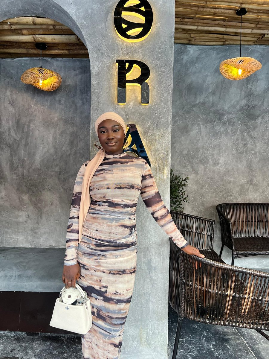 FolasadeMarhyam's tweet photo. Hello here 🤗 
#Lagos #muslimah #lekki #oyogirl #MelaninQueen https://t.co/CbIOgyvDDp