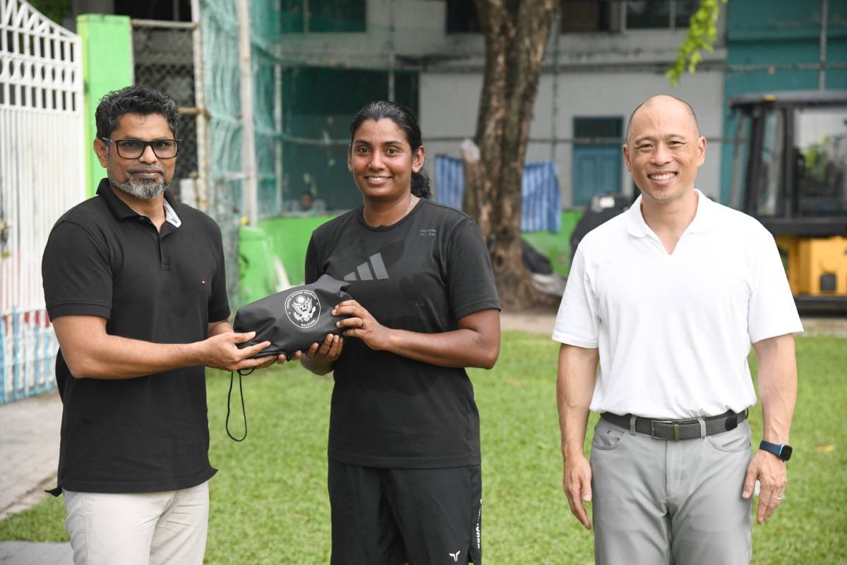 U.S. Embassy Male' (@usinmaldives) on Twitter photo Ahead of the FIFA Club World Cup final hosted in the 🇺🇸, Embassy Sports Exchange Alumni and the MV Women’s National Team played a friendly match to celebrate the football spirit!
Ambassador Yon handed over an official match ball to Sports Commissioner Tholal & <a href="/MaldivesFA/">Football Association of Maldives</a> Ahead of the FIFA Club World Cup final hosted in the 🇺🇸, Embassy Sports Exchange Alumni and the MV Women’s National Team played a friendly match to celebrate the football spirit!
Ambassador Yon handed over an official match ball to Sports Commissioner Tholal & <a href="/MaldivesFA/">Football Association of Maldives</a>
