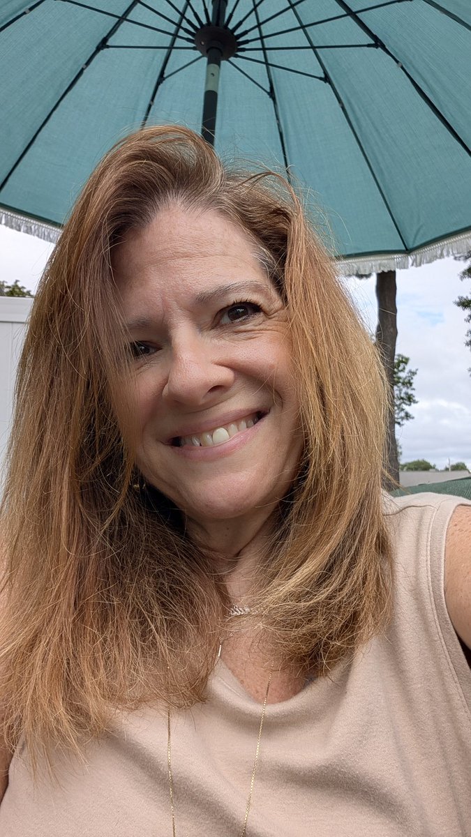 Good Morning my sweetly wonderful and loving handsome man!! 🥲😘
I finished Zoom Church from the beauty of my backyard. I love you so very much Babe. Your love is the melody that plays in my heart from dawn till dusk. Baby, words cannot come across my lips just how much I love