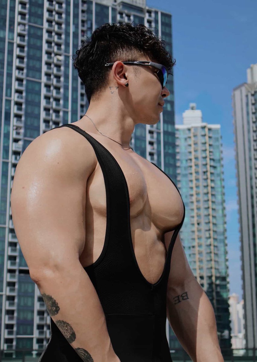hotpecs_'s tweet photo. MY OFFICE WEAR. 

IG: XEXH https://t.co/ktdYVHmqEy