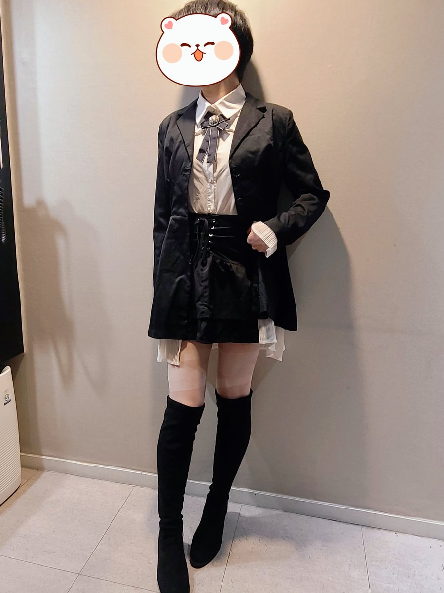 드디어 복귀!
가발 쓰기 귀찮아서 숏컷한 컨셉으로 찍어봤어ㅋㅋ

#시디 #여장 #crossdresser #femboy #otokonoko #男の娘 #女裝 #CD #sissy #伪娘 #女装子 #男娘