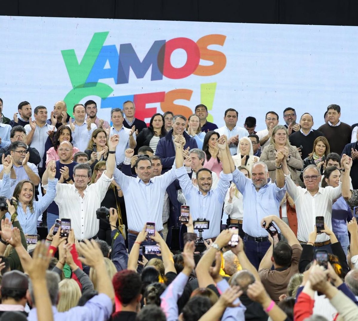 alfrevallejosok's tweet image. Ellos son nuestros candidatos, la fuerza política que defiende lo hecho y va por más. Unidad, gestión y futuro para cada correntino. @vamosctesok tenemos futuro 💪