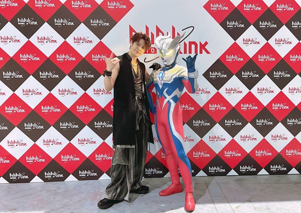miyanomamoru_PR's tweet image. #BML2025 DAY2&DAY3
出演させていただきました!
⚡️BILIBILI MACRO LINK 2025⚡️
セットリスト【両日共通】
M1「カノン」
youtu.be/nLwX8XITy14
M2「SHOUT!」
youtu.be/va1AJ2FBrtw
M3「ULTRA FLY」
youtu.be/Spfiyd8uM5A
#宮野真守 約6年ぶりの上海でのステージ🎤…