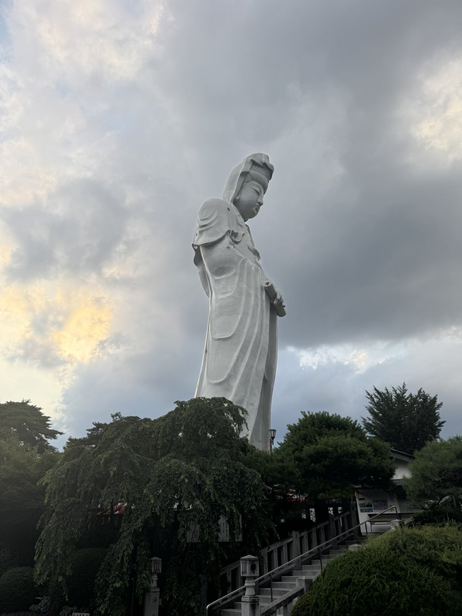 tet_ueno's tweet image. 日曜なので夕方から走る。少し足を伸ばして、25km、高崎白衣大観音まで。