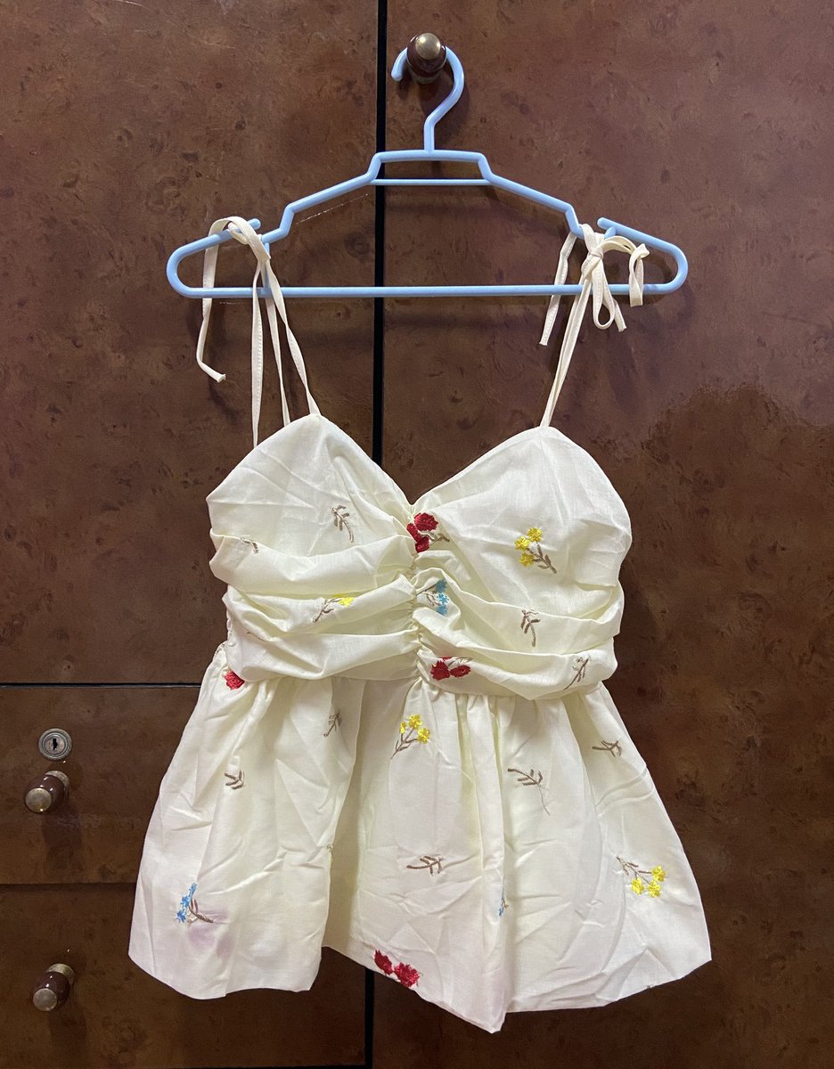 fallinluv0102's tweet photo. ส่งต่อเสื้อสายผูก ดีเทลลายปักเชอร์รี่กับดอกไม้ ของ���ริงสวยมากกก 🍒🌷🪻
* ใส่ครั้งเดียว สภาพใหม่เอี่ยม *
สาวไซส์ L ใส่ได้

150 บาท รวมส่ง 📬
(( more pic / video pls dm ))
#เสื้อผ้ามือ2 #เสื้อผ้ามือสองสภาพดี #เสื้อผ้ามือสองราคาถูก #ส่งต่อเสื้อผ้า #เสื้อวินเทจ https://t.co/JiuX5dU3qD