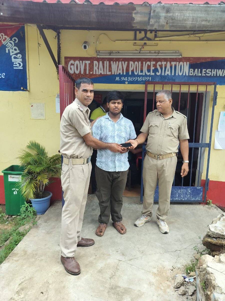 On July 13, 2025, ASI S.K. Garnaik of Balasore GRPS handed over a Redmi 10 Pro mobile phone to its rightful owner after proper verification. The phone had been recovered in connection with Balasore GRPS Case No. 18/2025.