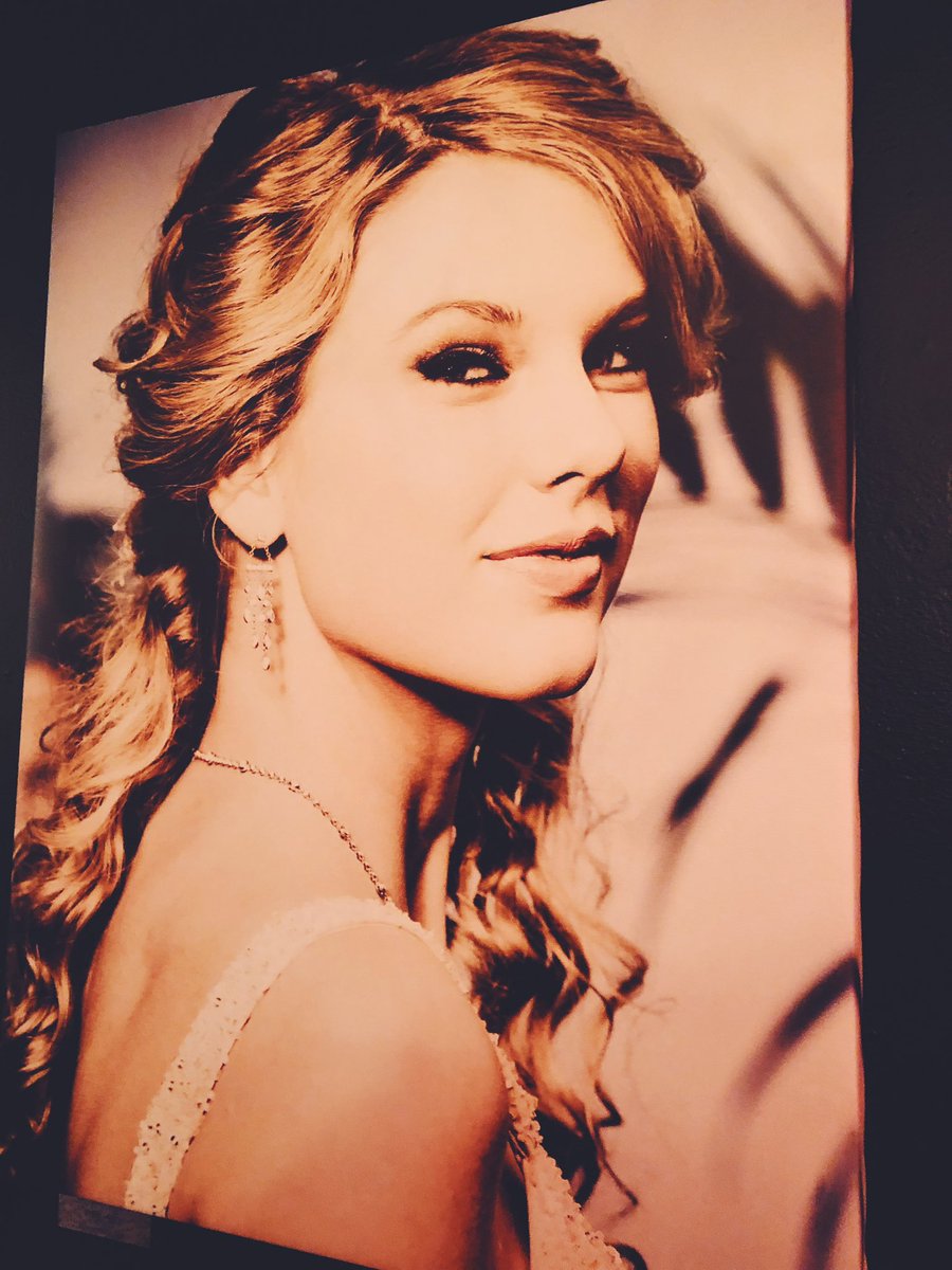 zaralovestaylor's tweet photo. the story of #SwiftDay looks a lot like a celebration now😍💜🏰✨🥳
@taylorswift13 @taylornation13 https://t.co/4jVlMkFCAJ