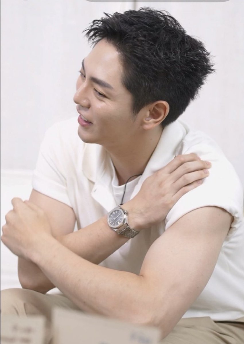 จากกระต่ายน้อย 3 ขวบ ⏩️  สู่พี่อัพกล้ามฟู

ไม่ง่ายเลย กับคนที่ไม่ชอบเข้ายิม ไม่ชอบกล้ามโตๆ  ไม่ชอบเหงื่อออก   แต่เพื่อบทคุณตำรวจพี่อัพทำได้… เต็มที่กับงานเสมอ

UP GREEN SUMMER FRAGRANCE
#TanlixUp
#uppoompat <a href="/uppoompat/">uppoompat</a>